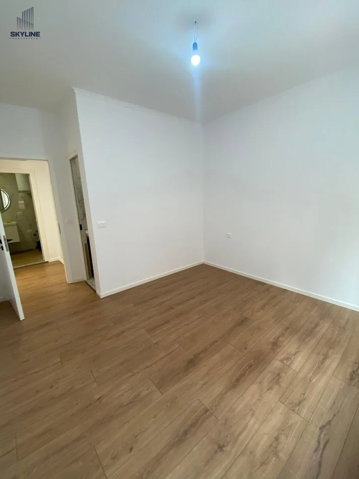 Tirane, shitet apartament 2+1 Kati 2, 87 m² (Rruga Faik Konica)