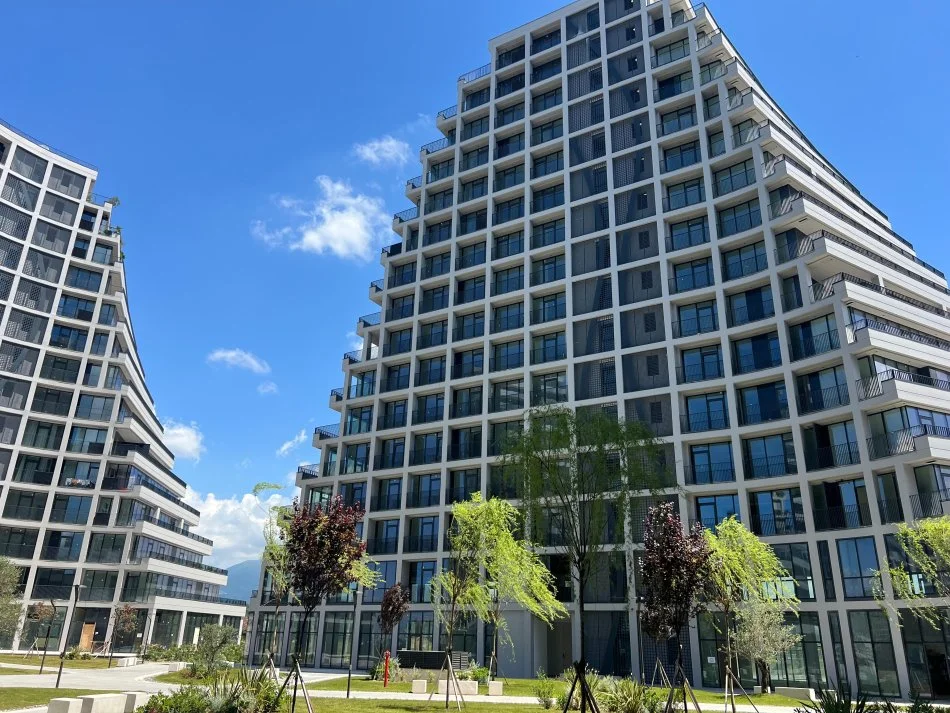 Tirane, jepet me qera dyqan Kati 0, 130 m² 3.800 € (Lake View Residence Liqeni Artificial)