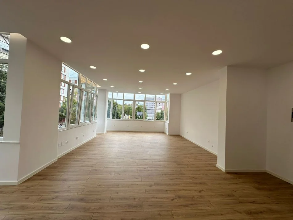 Tirane, shitet ambjent biznesi Kati 1, 100 m² 230.000 € (Rruga Shefqet Musaraj ,21 Dhjetori)