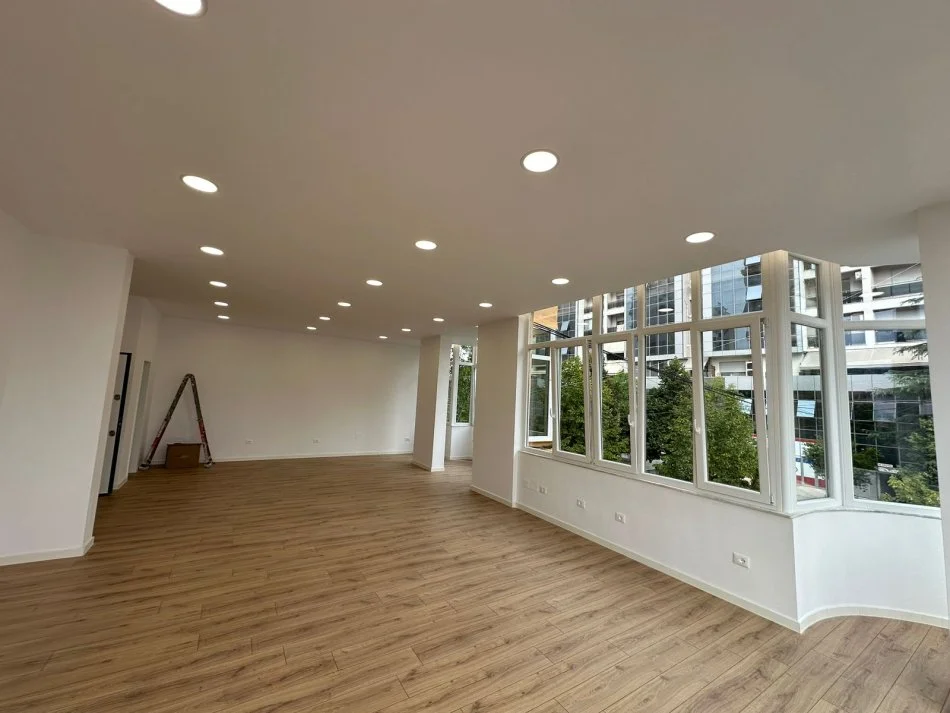 Tirane, shitet ambjent biznesi Kati 1, 100 m² 230.000 € (Rruga Shefqet Musaraj ,21 Dhjetori)