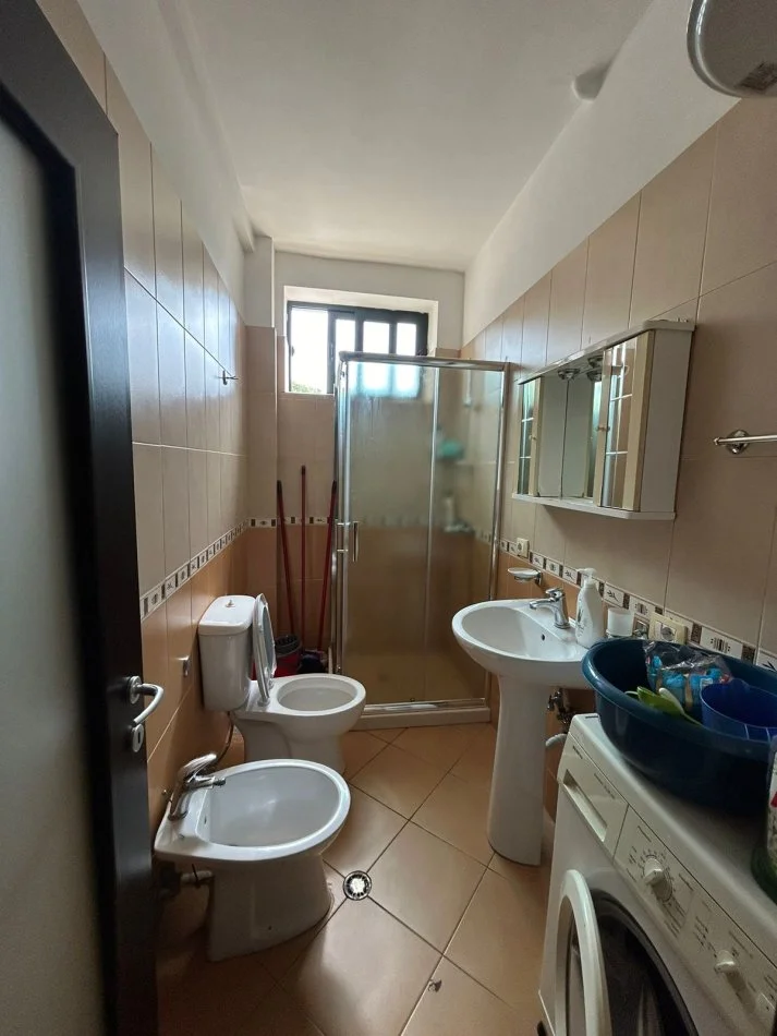 Tirane, jepet me qera apartament 2+1 Kati 2, 80 m² 600 € 