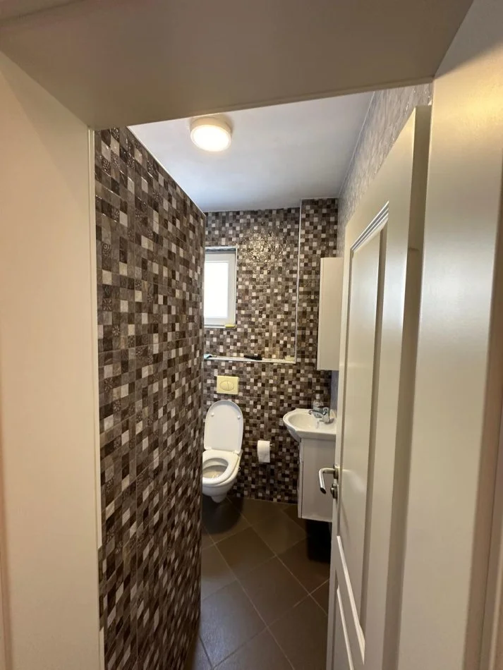 Shqiperi, jepet me qera apartament 3+1 Kati 2, 110 m² 800 € 