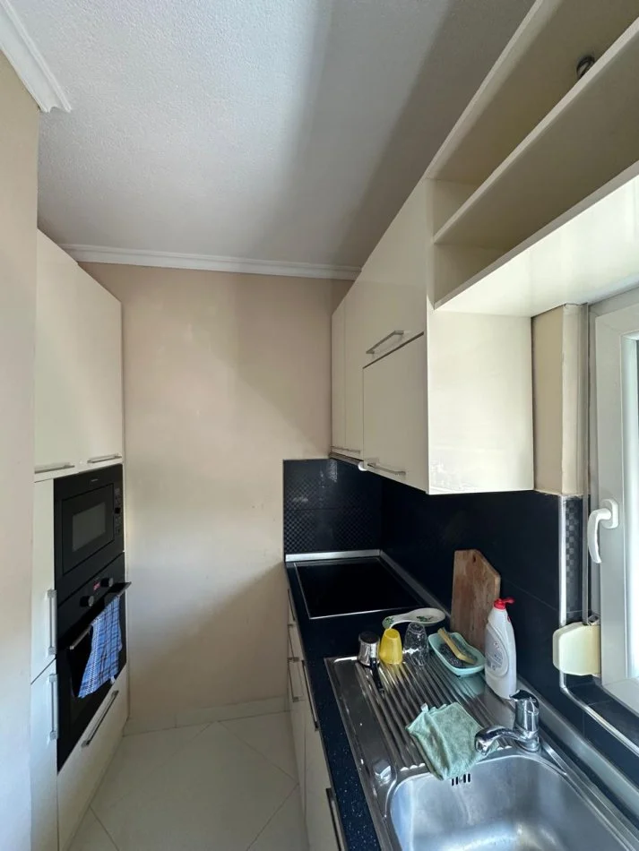 Shqiperi, jepet me qera apartament 3+1 Kati 2, 110 m² 800 € 