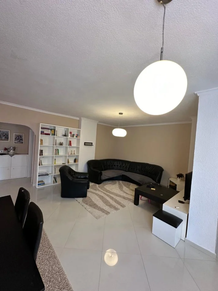 Shqiperi, jepet me qera apartament 3+1 Kati 2, 110 m² 800 € 