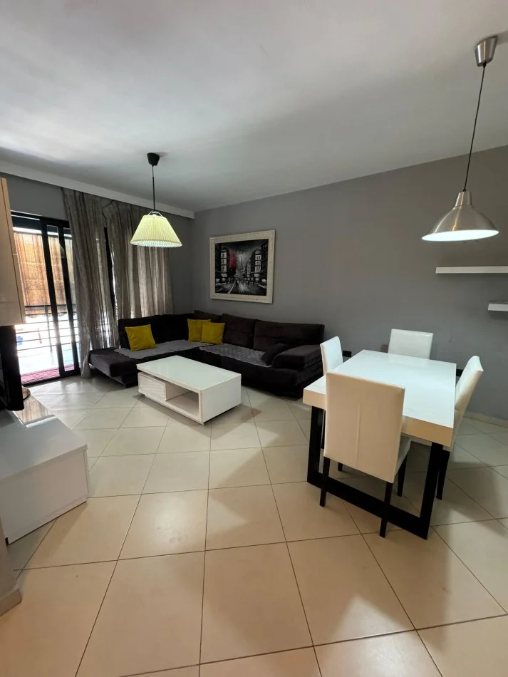 Tirane, jepet me qera apartament 2+1+Ballkon Kati 6, 82 m² 450 € (Rruga Sokrat Miho)