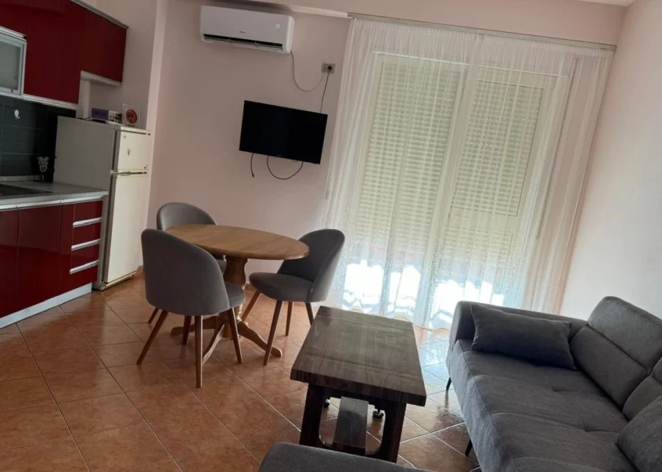 Tirane, jepet me qera apartament 2+1+Ballkon Kati 5, 50 m² 550 € (Pallati me shigjet)