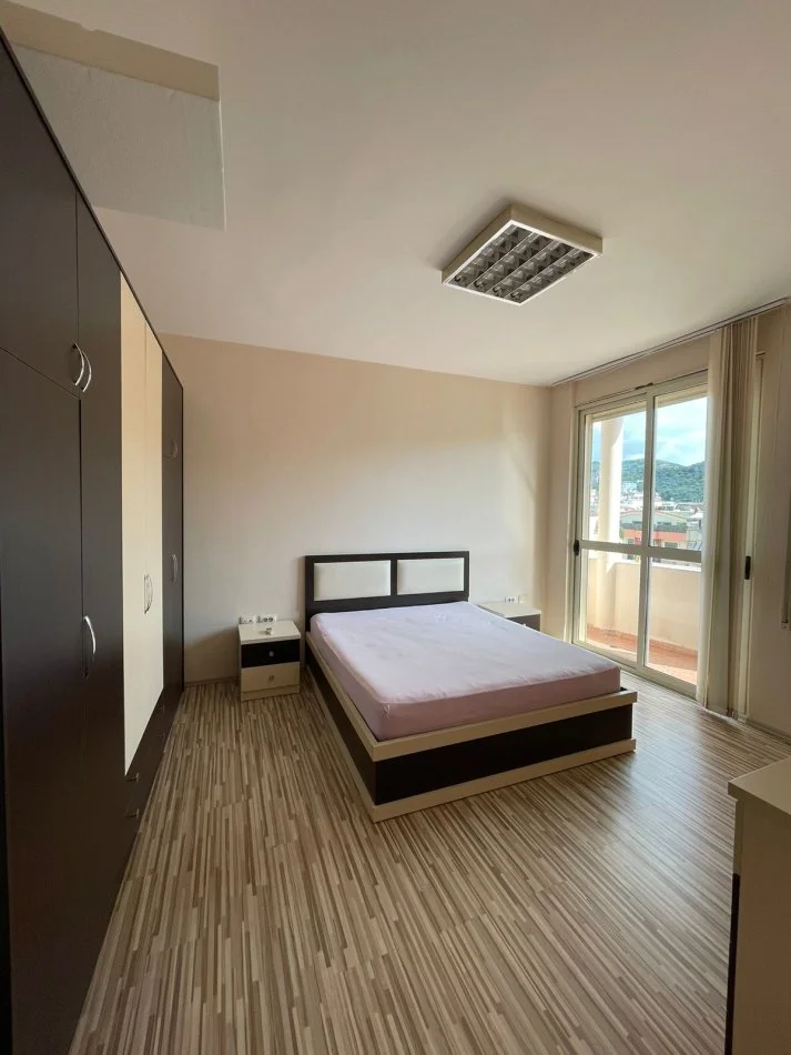 Tirane, jepet me qera apartament 2+1 Kati 7, 120 m² 600 €