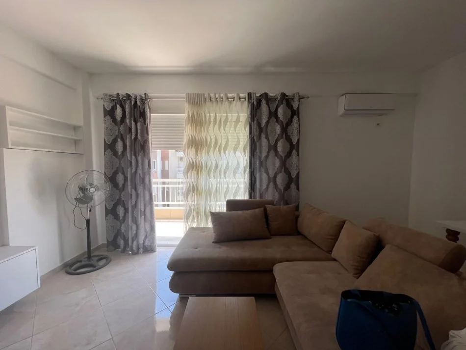 Tirane, jepet me qera apartament 2+1 Kati 4, 85 m² 500 € 