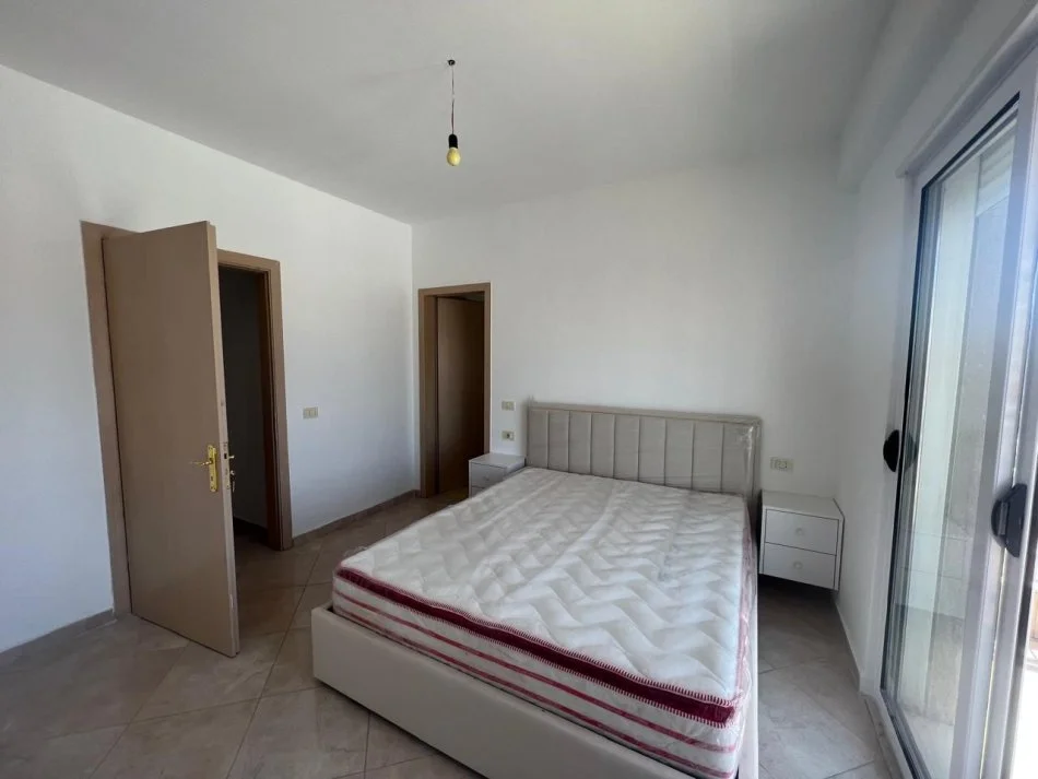 Tirane, jepet me qera apartament 2+1 Kati 4, 85 m² 500 € 