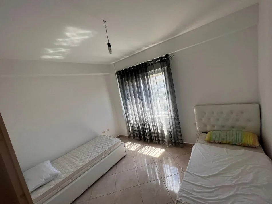Tirane, jepet me qera apartament 2+1 Kati 4, 85 m² 500 € 