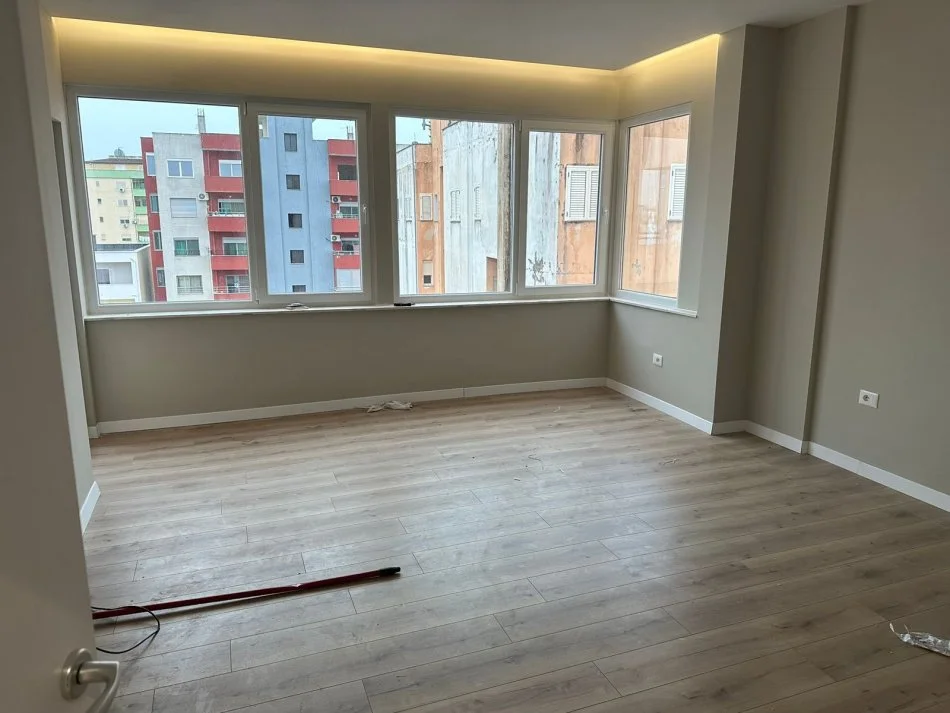 Durres, shitet apartament 1+1+Ballkon Kati 10, 62 m² 80.000 € 