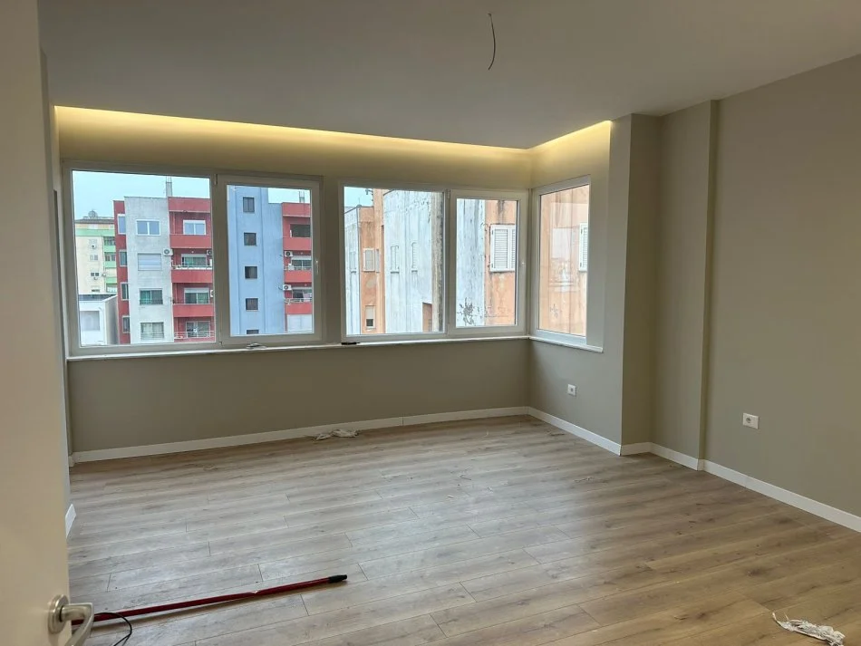 Durres, shitet apartament 1+1+Ballkon Kati 10, 62 m² 80.000 € 