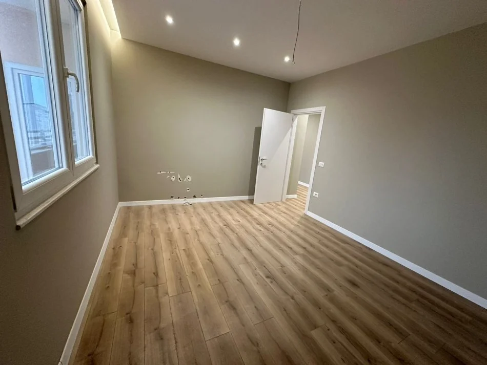 Durres, shitet apartament 1+1 Kati 10, 60 m² 80.000 € (ish rajoni lagja 5)