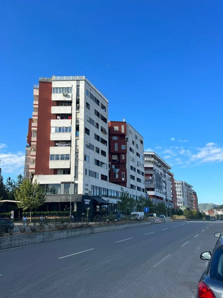 Tirane, shitet ambjent biznesi Kati 1, 240 m² 360.000 € (Bulevardi Migjeni , Yzberish)