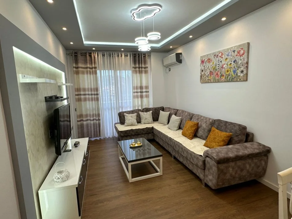 Tirane, shitet apartament 2+1+Ballkon Kati 3, 87 m² 145.000 € (Rruga 3 Deshmoret Yzberisht)