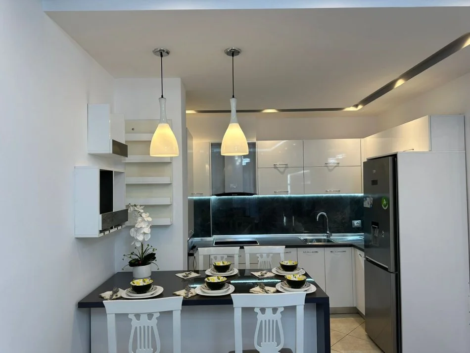 Tirane, shitet apartament 2+1+Ballkon Kati 3, 87 m² 145.000 € (Rruga 3 Deshmoret Yzberisht)