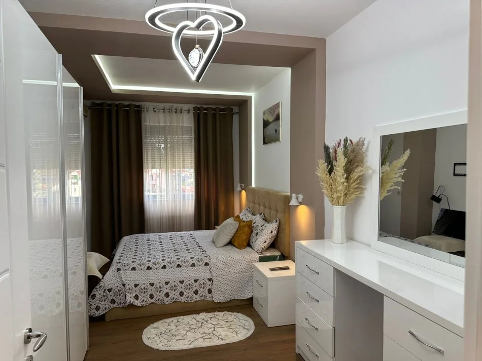 Tirane, shitet apartament 2+1+Ballkon Kati 3, 87 m² 145.000 € (Rruga 3 Deshmoret Yzberisht)