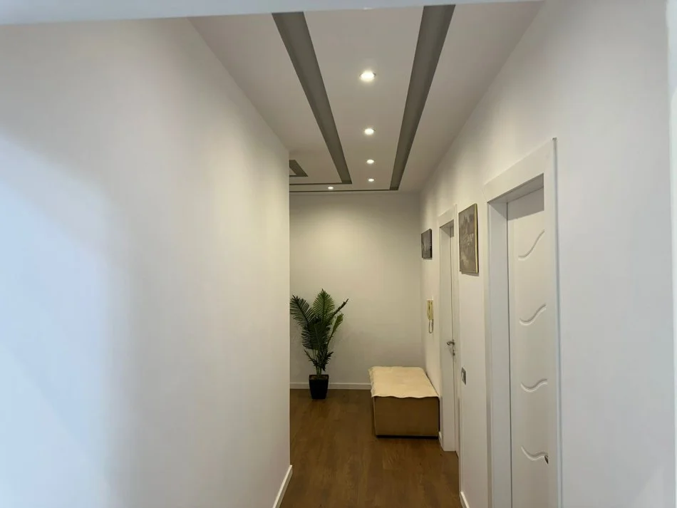 Tirane, shitet apartament 2+1+Ballkon Kati 3, 87 m² 145.000 € (Rruga 3 Deshmoret Yzberisht)