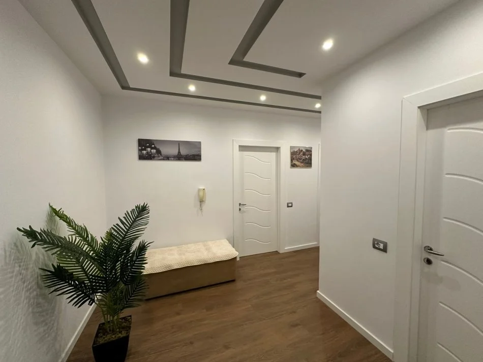 Tirane, shitet apartament 2+1+Ballkon Kati 3, 87 m² 145.000 € (Rruga 3 Deshmoret Yzberisht)