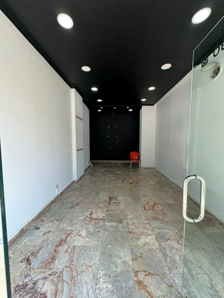 Tirane, jepet me qera ambjent biznesi Kati 0, 46 m² 800 € (selvia)