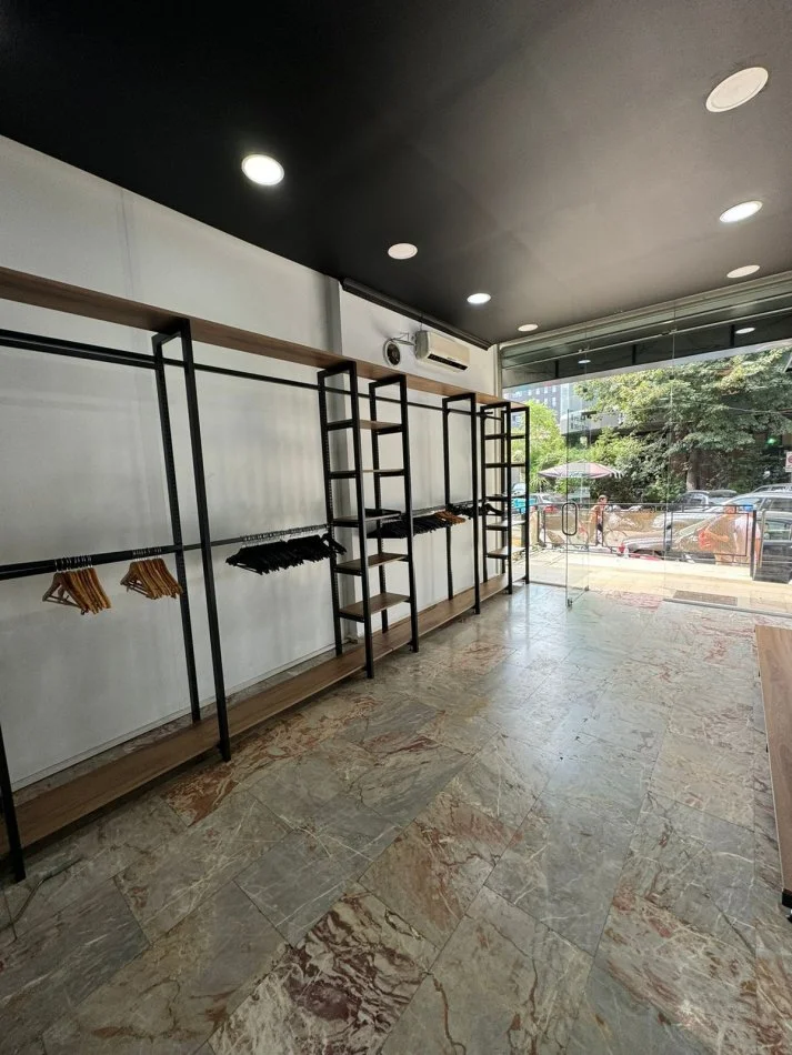 Tirane, jepet me qera ambjent biznesi Kati 0, 46 m² 800 € (selvia)