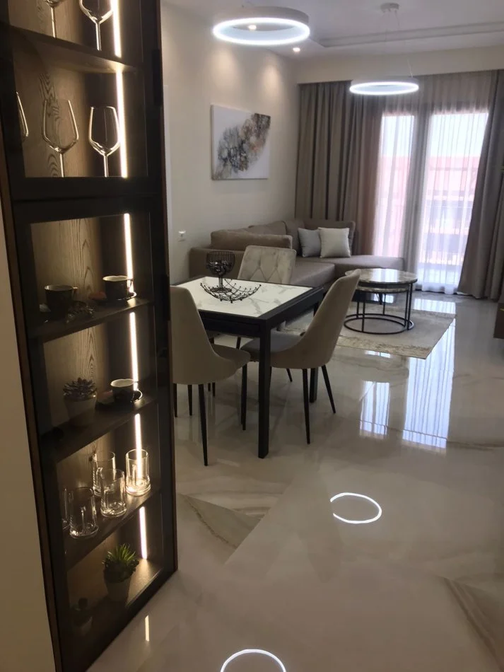 Tirane, Apartament 2+1+ 2 me qira  Kati 17, 100 m² 1.200 € (Rruga Kavajes)