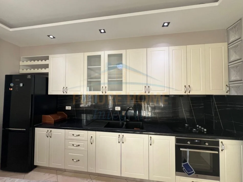 Tirane, shitet apartament 2+1 Kati 2, 82 m² 125.000 € (FRESK)