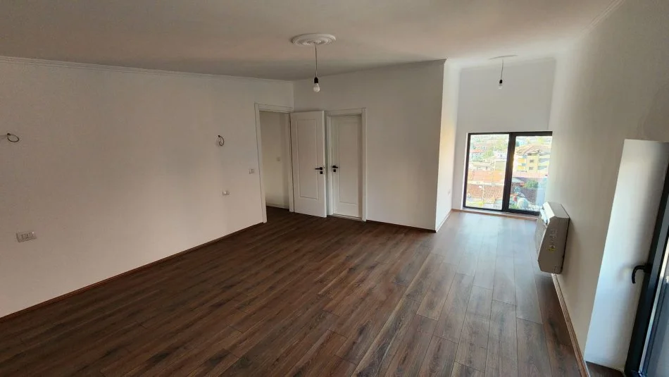 Tirane, shitet Vile 3+1+Ballkon Kati 1, 166 m² 250.000 € (kombinat)
