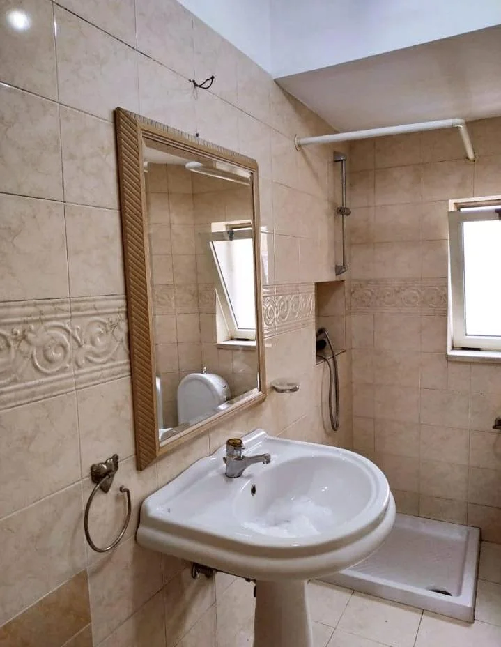 Tirane, jepet me qera 1+1 Kati 2, 70 m² 450 € (21 Dhjetori)