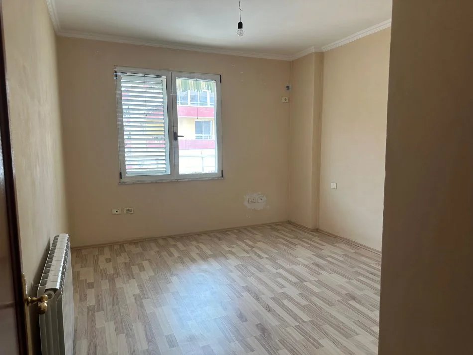 Tirane, shitet apartament 2+1+Ballkon Kati 7, 107 m² 117.000 € (Rruga Mikel Maruli)