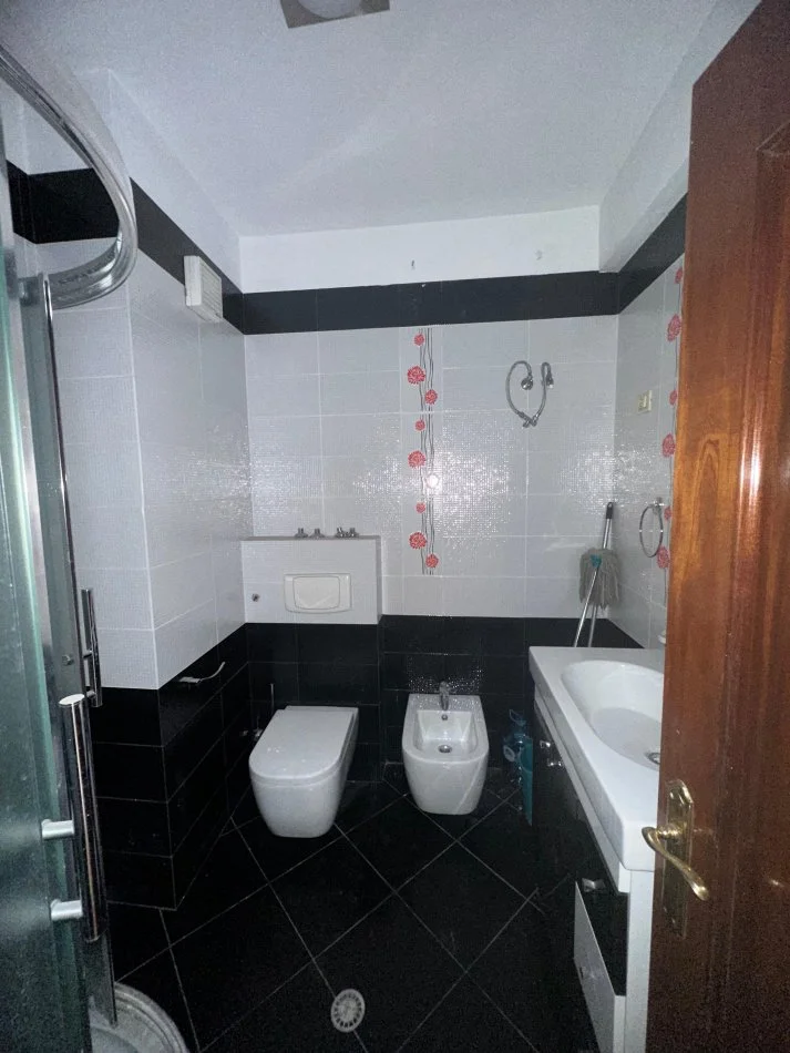 Tirane, shitet apartament 2+1+Ballkon Kati 7, 107 m² 117.000 € (Rruga Mikel Maruli)