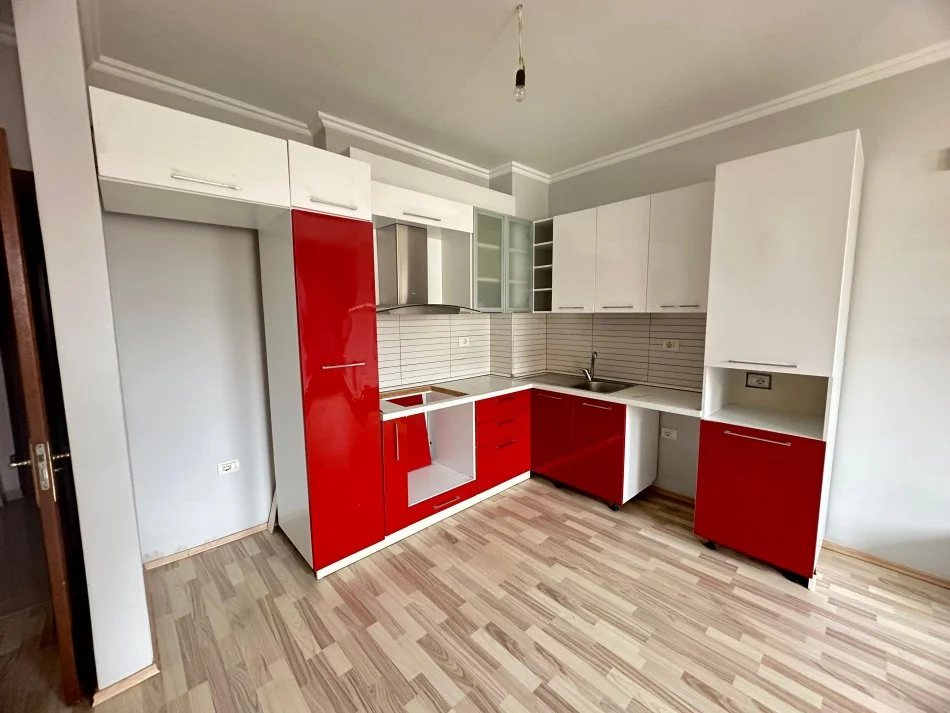 Tirane, shitet apartament 2+1+Ballkon Kati 7, 107 m² 117.000 € (Rruga Mikel Maruli)
