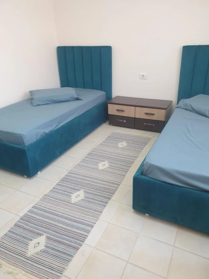 Tirane, jepet me qera apartament 2+1+Ballkon Kati 3, 110 m² 700 € (rruga e Kavajes)