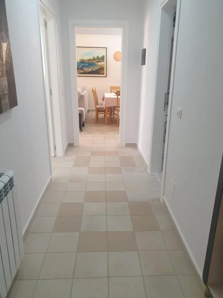 Tirane, jepet me qera apartament 2+1+Ballkon Kati 3, 110 m² 700 € (rruga e Kavajes)