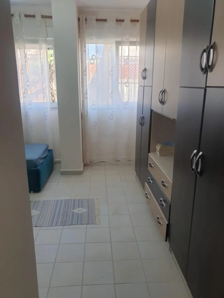 Tirane, jepet me qera apartament 2+1+Ballkon Kati 3, 110 m² 700 € (rruga e Kavajes)