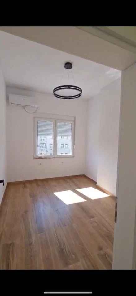 Tirane, jepet me qera apartament 2+1+Ballkon Kati 4, 70 m² 800 € (Qender)