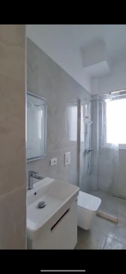 Tirane, jepet me qera apartament 2+1+Ballkon Kati 4, 70 m² 800 € (Qender)