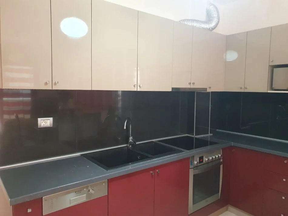 Tirane, jepet me qera apartament 1+1+Ballkon Kati 3, 70 m² 450 € (Kodra e Diellit)