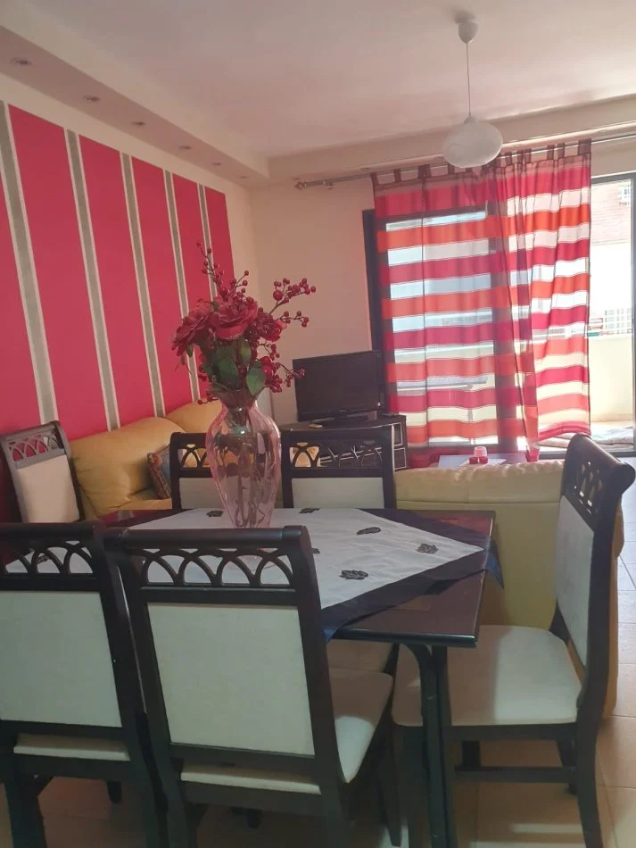 Tirane, jepet me qera apartament 1+1+Ballkon Kati 3, 70 m² 450 € (Kodra e Diellit)