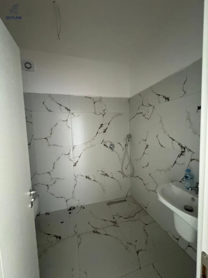 Tirane, shitet apartament 1+1+Ballkon Kati 1, 72 m² 101.780 € (Astir)