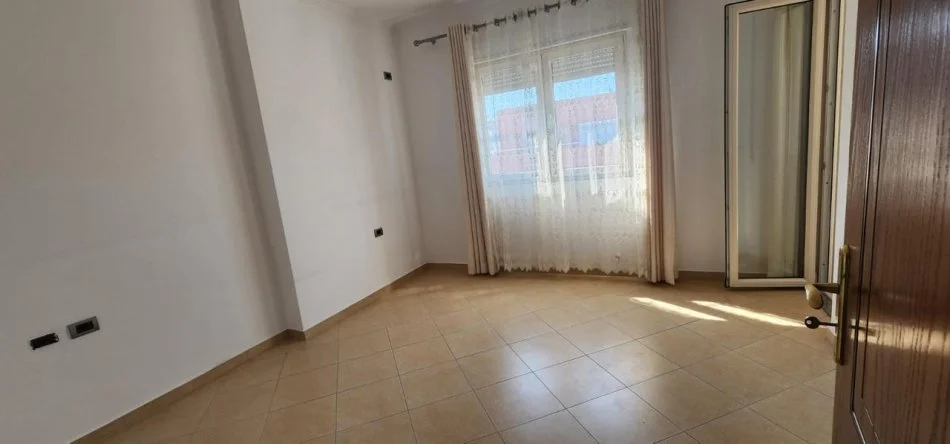 Tirane, shitet apartament 1+1 Kati 4, 64 m² 77.000 € (Rruga e Dajtit)