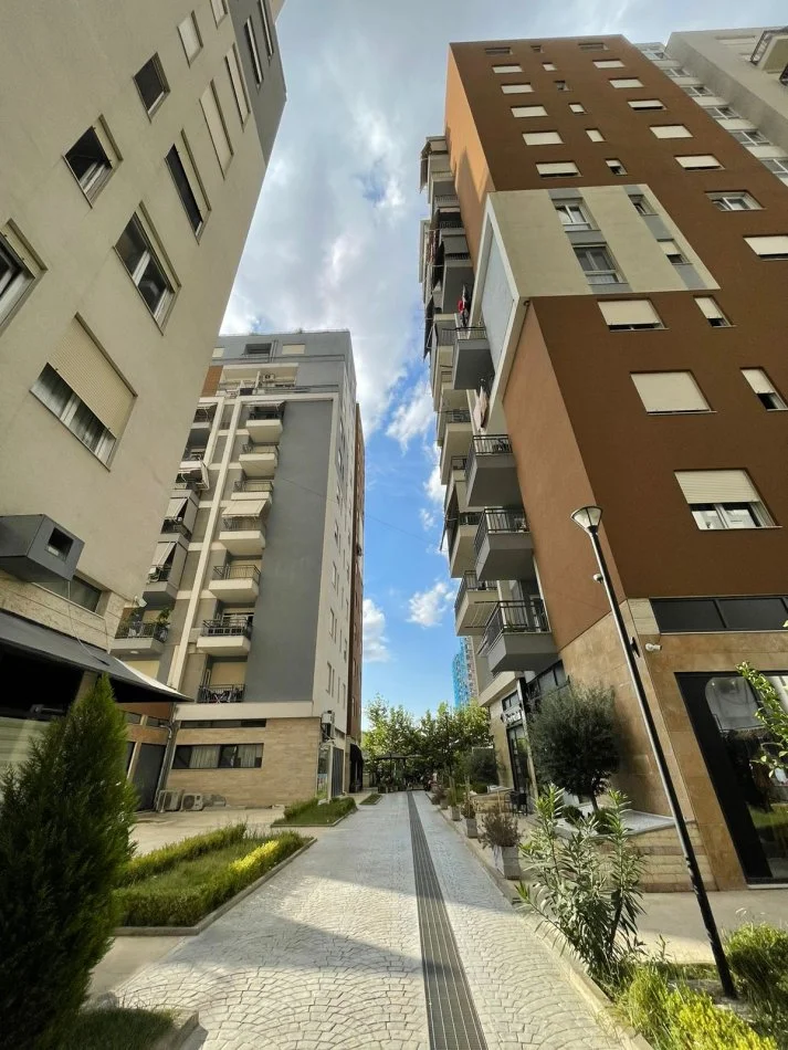 Tirane, shitet apartament 1+1 Kati 10, 74 m² 125.000 € (FUSHA E AVIACIONIT)
