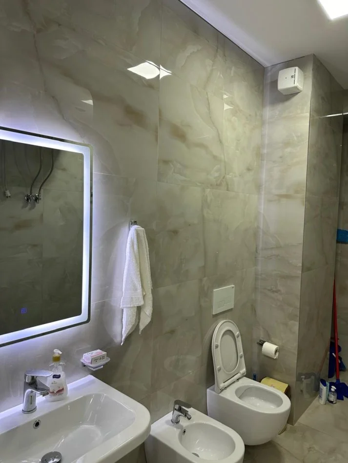 Tirane, jepet me qera apartament 1+1 Kati 6, 70 m² 650 € 