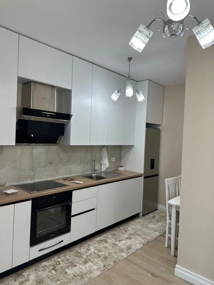 Tirane, jepet me qera apartament 1+1 Kati 6, 70 m² 650 € 