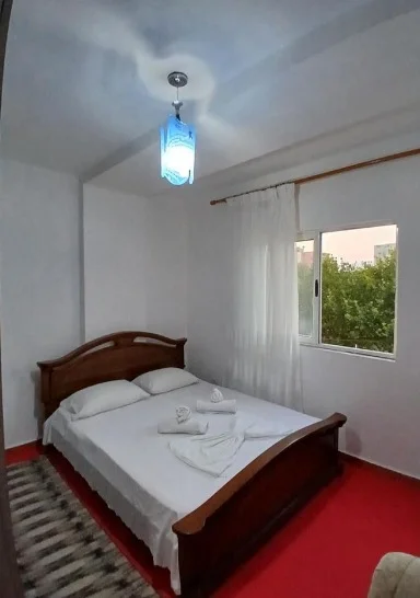 Tirane, jepet me qera apartament 2+1 Kati 3, 98 m² 480 € (Kryqezimi i Laprakes)