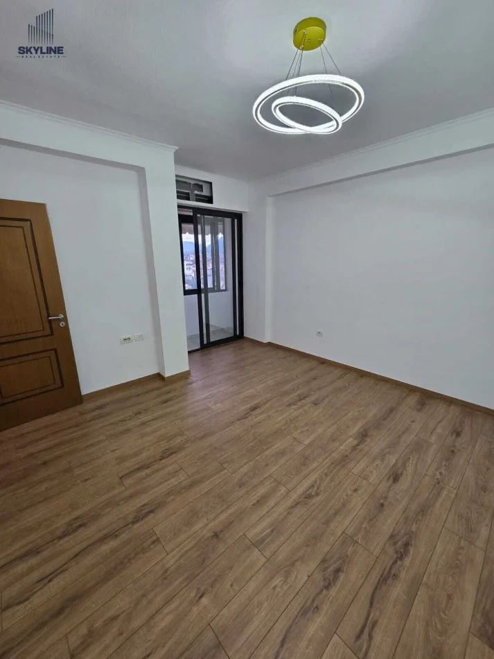 Tirane, shitet apartament 1+1 Kati 5, 55 m² 90.000 € (Rruga e Dibres)