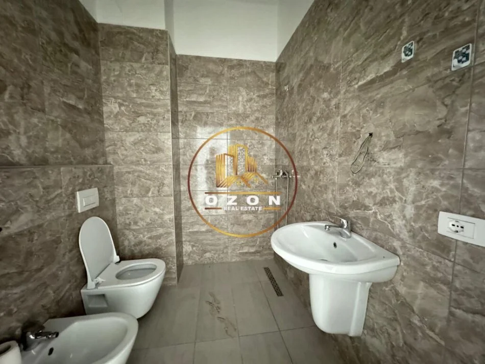 Apartament 3+1+2 për Shitje tek Nisharaku pranë Square 21!