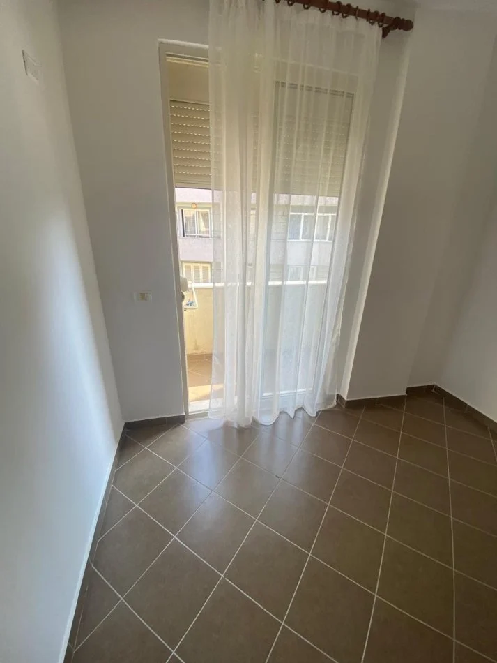 Tirane, Apartament 2+1  me qira Kati 6, 89 m² 450 € (Fresk)