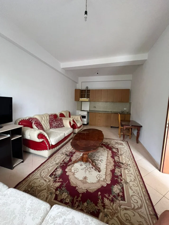 Tirane ,Apartament 1+1 me qira Kati 1, 82 m² 300 € (Vilat Amerikane)