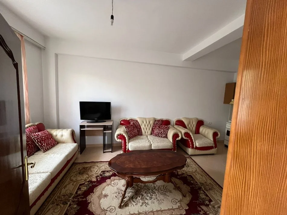 Tirane ,Apartament 1+1 me qira Kati 1, 82 m² 300 € (Vilat Amerikane)